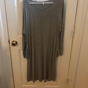 Maternity dress w/ pockets